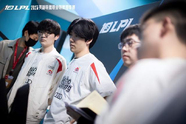 暂表现做一 暂表现做一