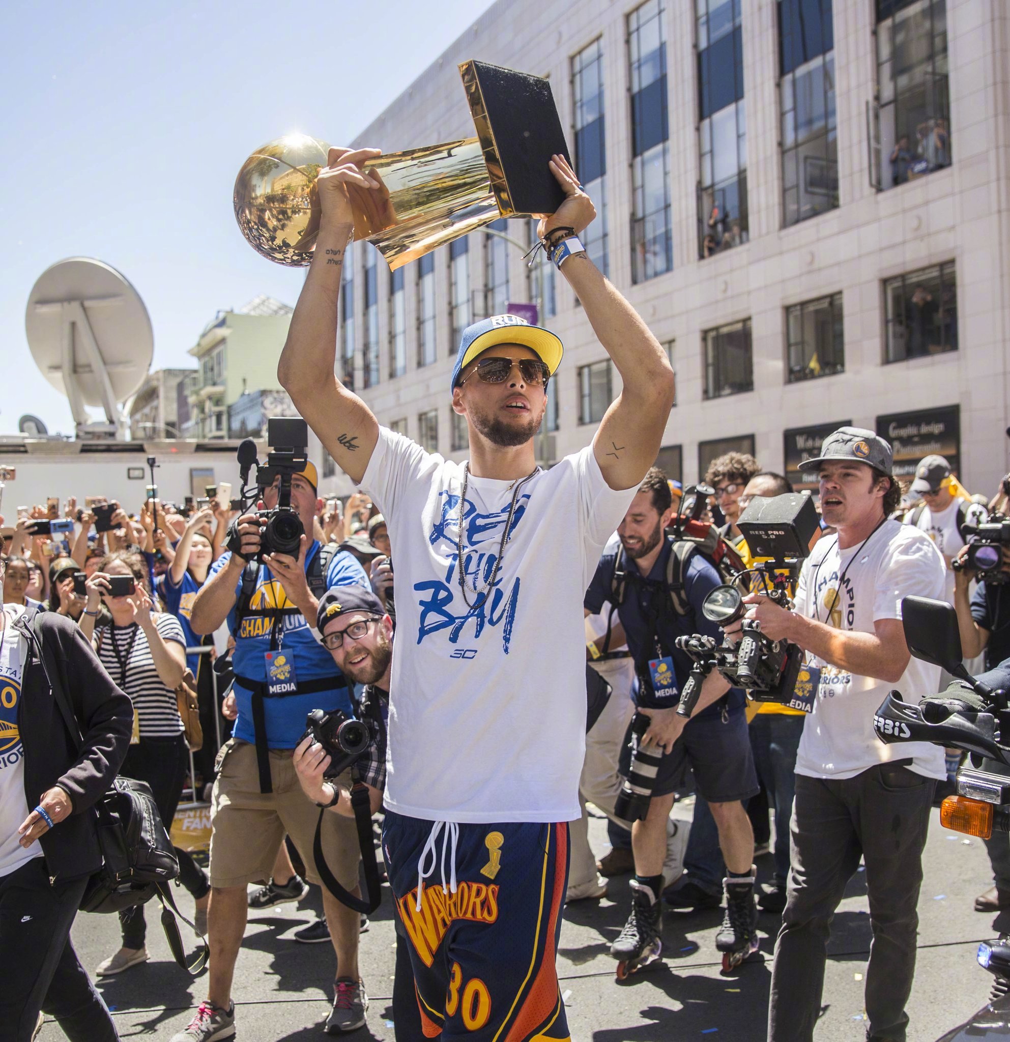 蓝湾青少年公开赛首轮韩今68杆领先，邢菲宇领跑女A